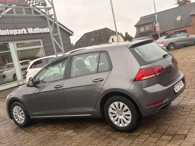 Volkswagen Golf view 5