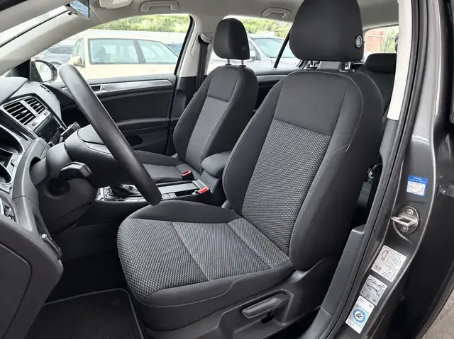 Volkswagen Golf view 8