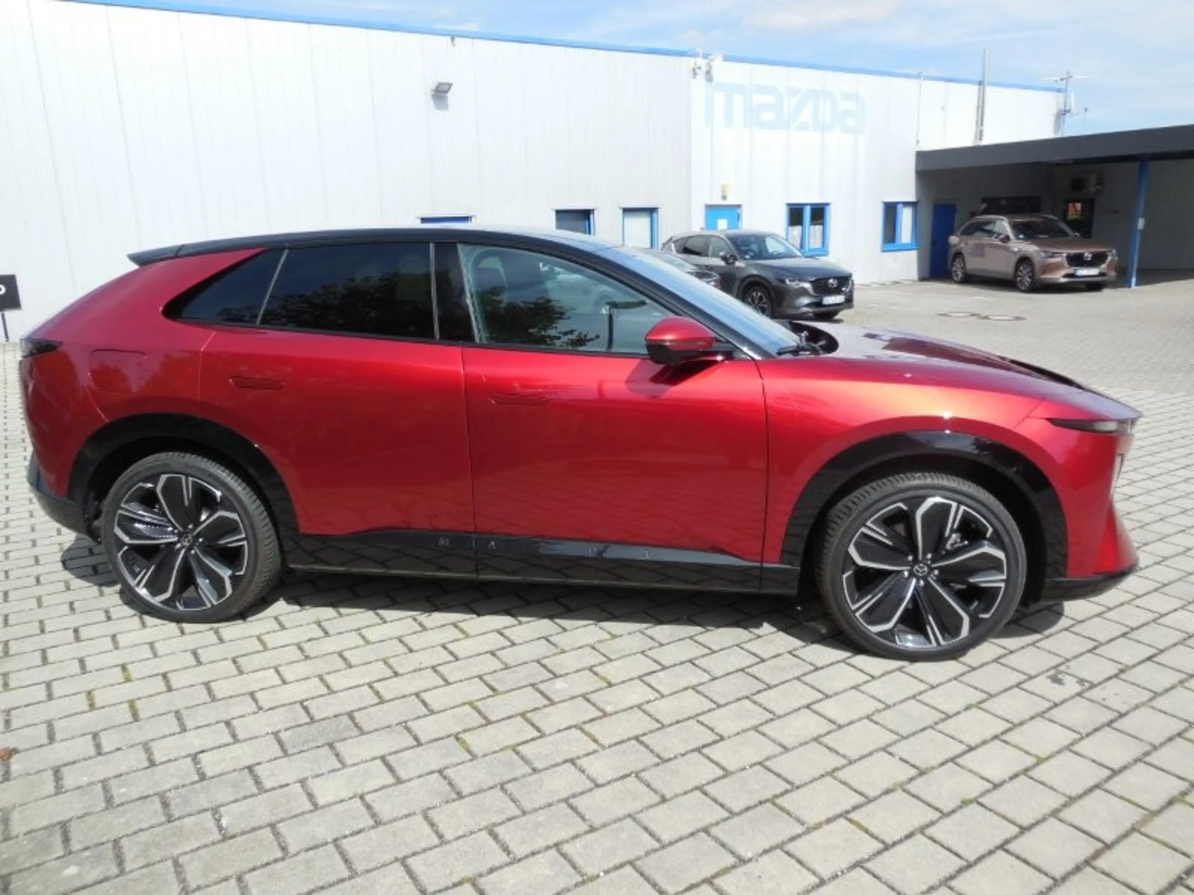 Mazda CX-6e EV Takumi ...Maztex in Schwarz — photo 6