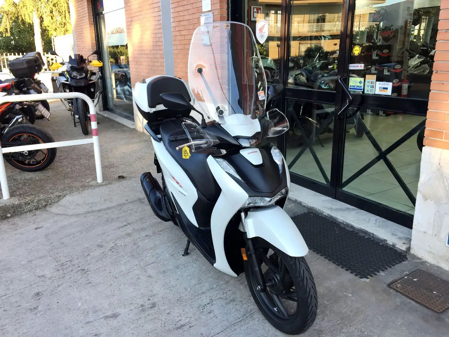 Honda SH 150 SPORT 2024 - PERMUTE - FINANZIAMENTI Bianco - 2