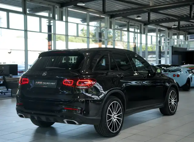 Mercedes-Benz GLC 200 view 9