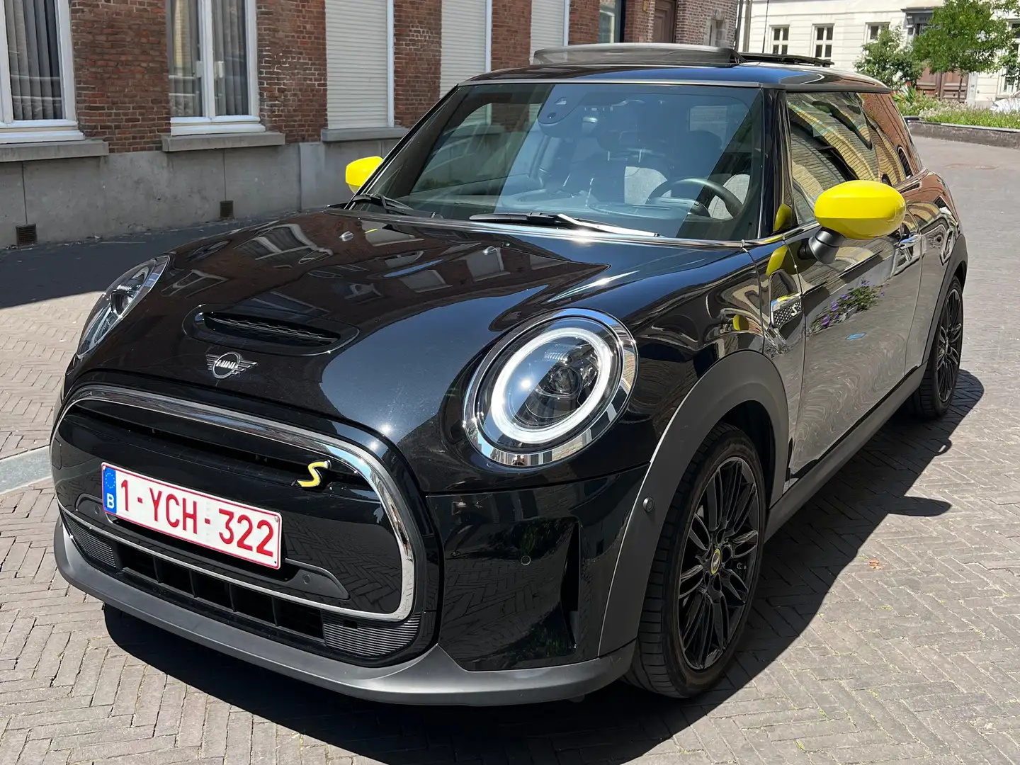 MINI Cooper SE Mini Cooper SE Essential Trim Zwart - 1