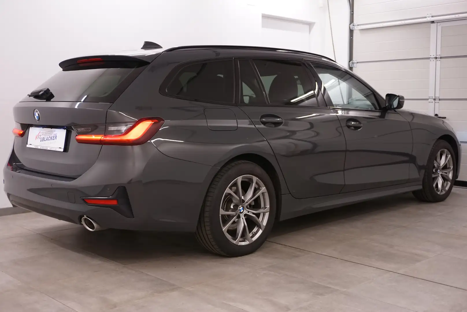 BMW 320 d xDrive Sport Line// Anhängervorrichtung// ACC Grijs - 2