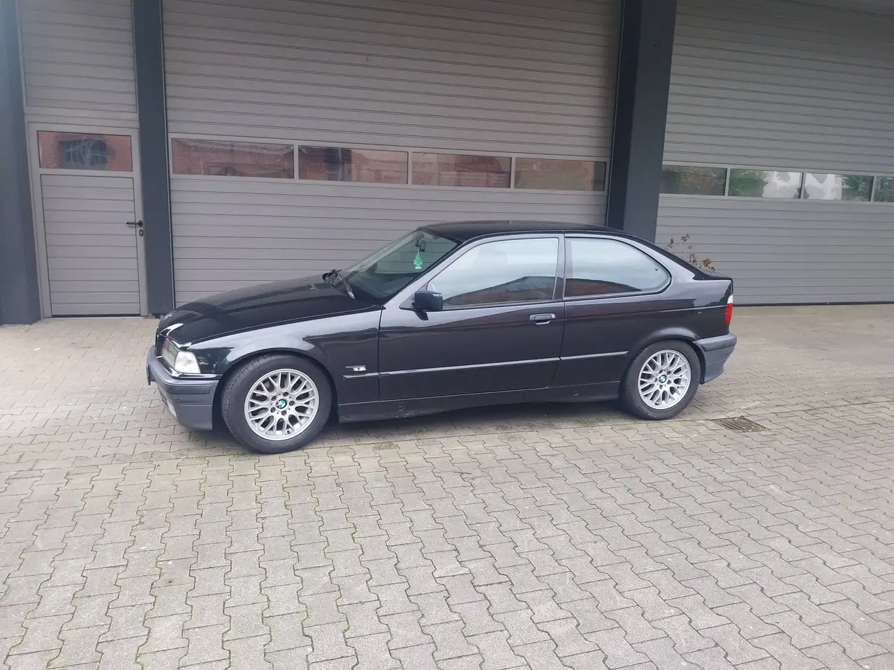 BMW 316i compact, foto 1