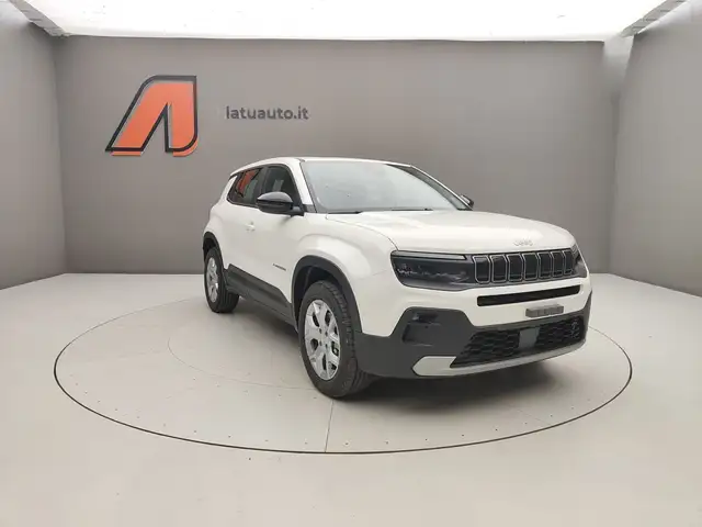 Jeep Avenger view 3