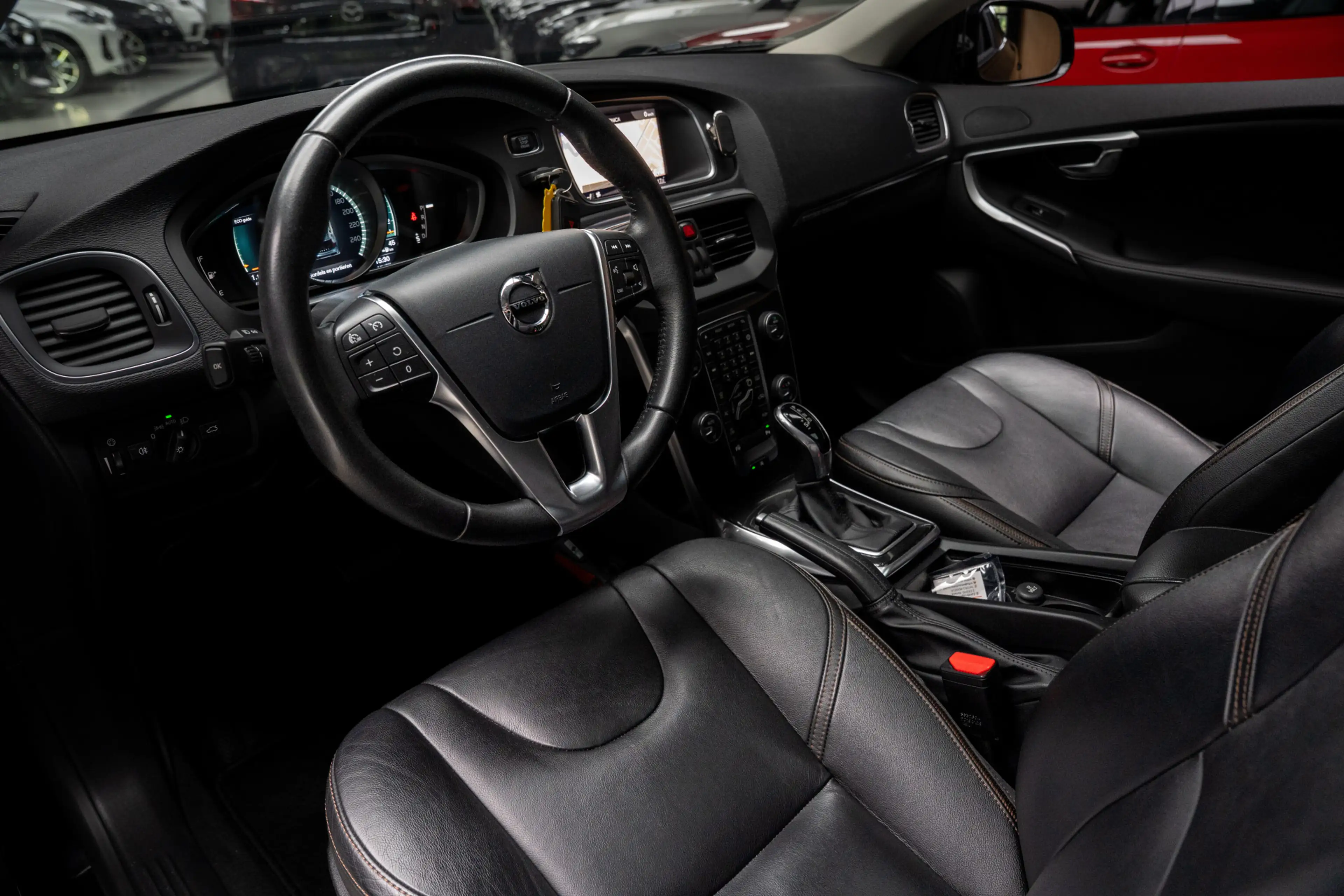 Volvo V40 Cross Country 1.5 T3 Polar+ Luxury Leer Panodak Harman K. Camera — photo 12