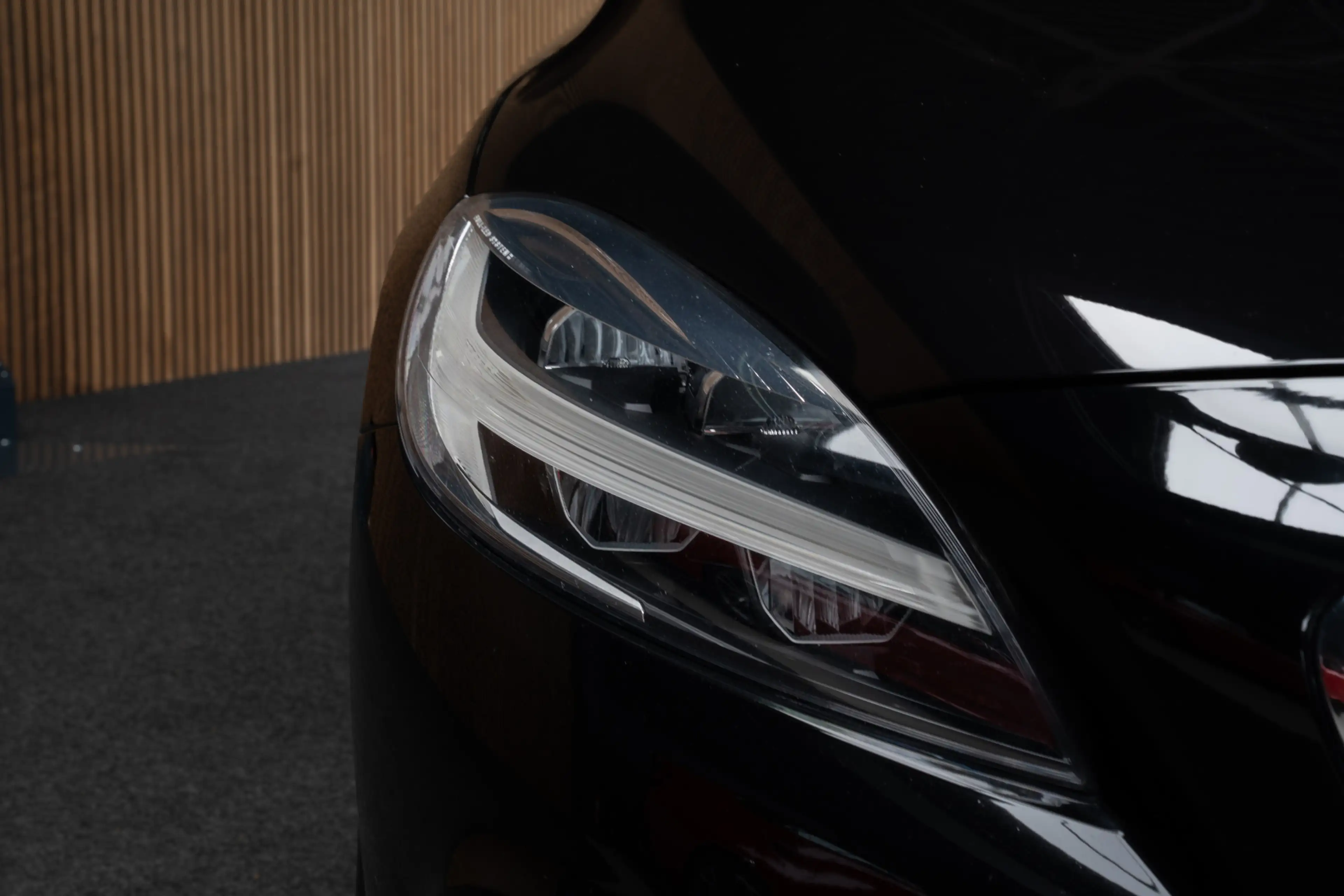 Volvo V40 Cross Country 1.5 T3 Polar+ Luxury Leer Panodak Harman K. Camera — photo 11