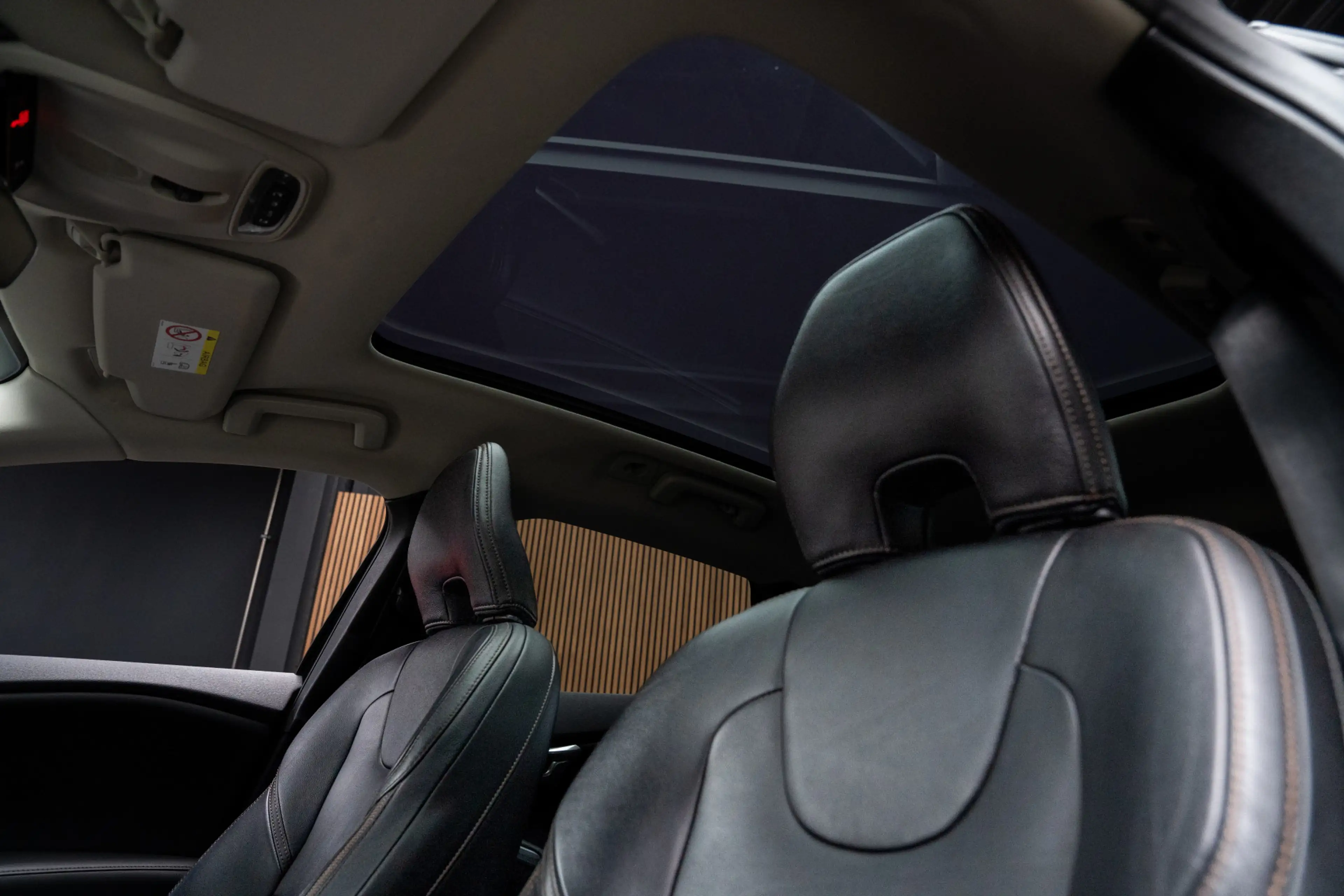 Volvo V40 Cross Country 1.5 T3 Polar+ Luxury Leer Panodak Harman K. Camera — photo 19