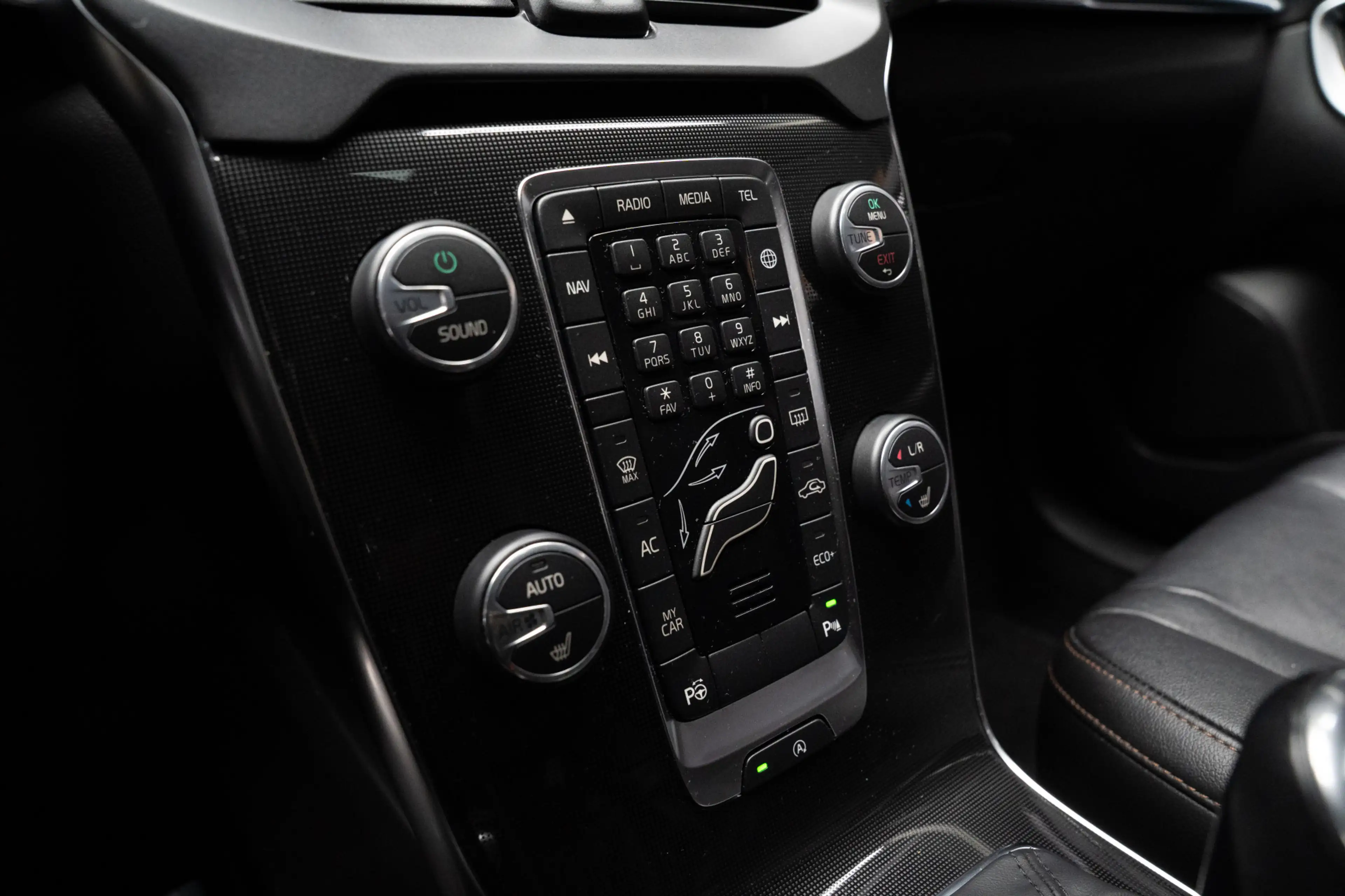 Volvo V40 Cross Country 1.5 T3 Polar+ Luxury Leer Panodak Harman K. Camera — photo 24