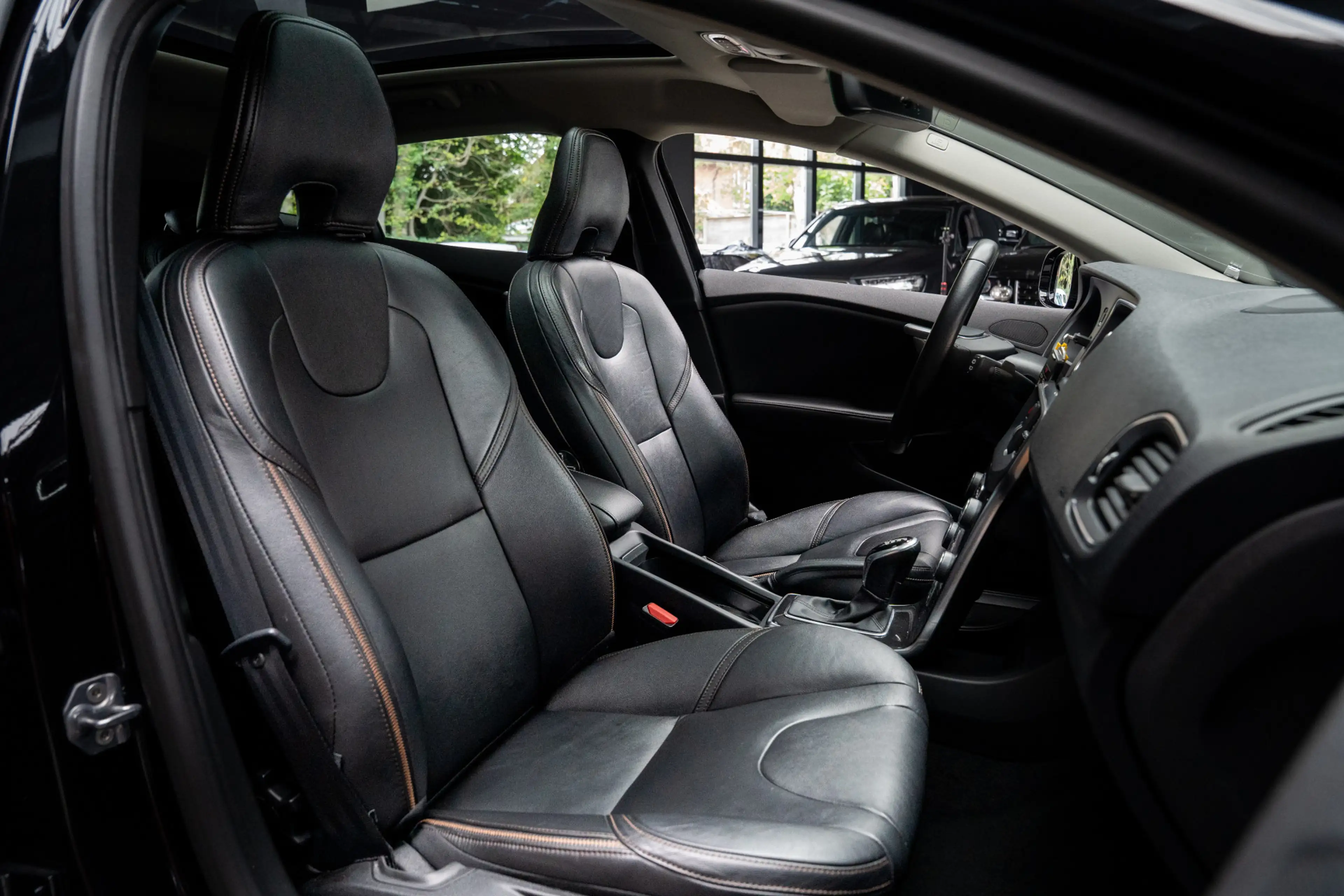 Volvo V40 Cross Country 1.5 T3 Polar+ Luxury Leer Panodak Harman K. Camera — photo 20
