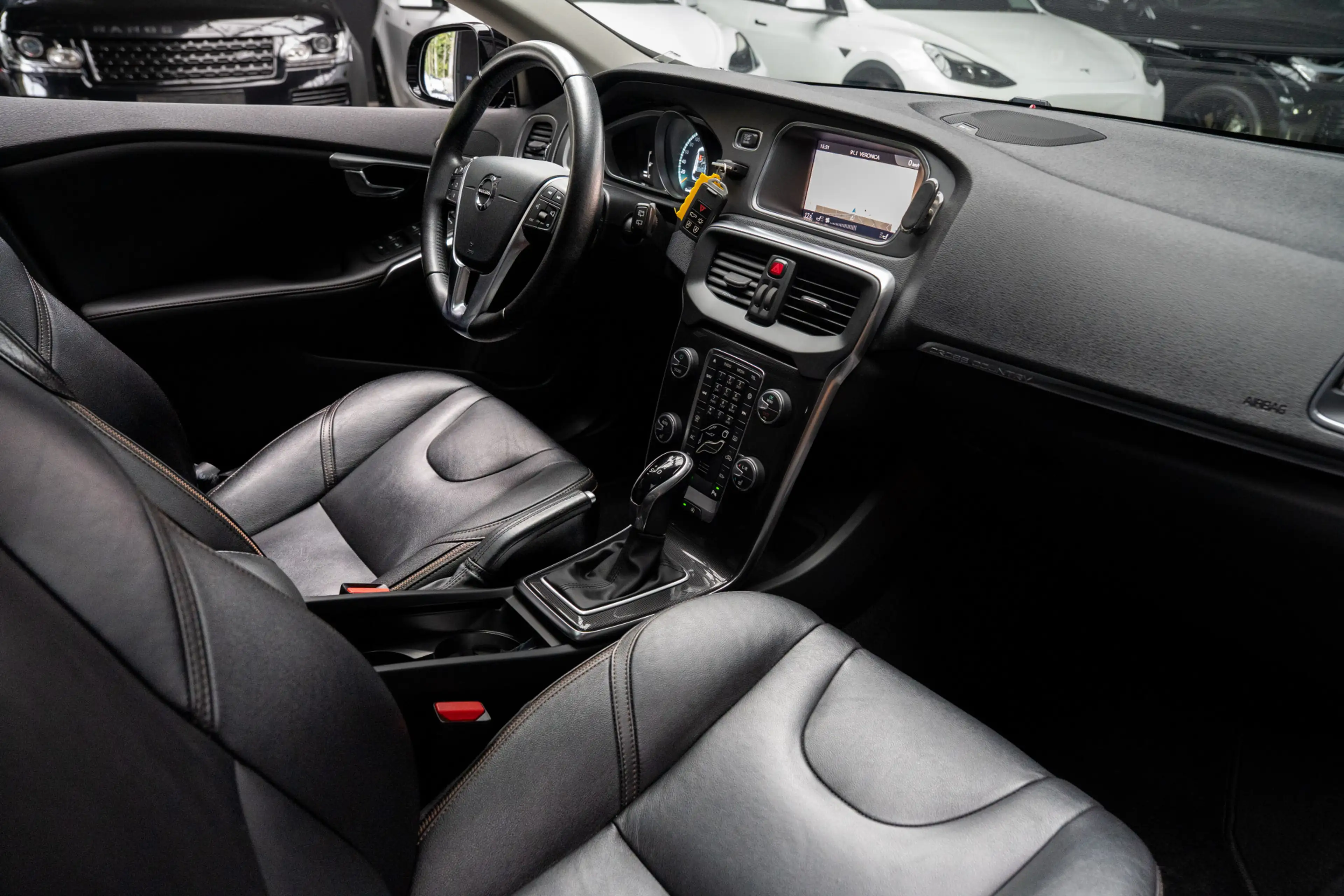 Volvo V40 Cross Country 1.5 T3 Polar+ Luxury Leer Panodak Harman K. Camera — photo 14