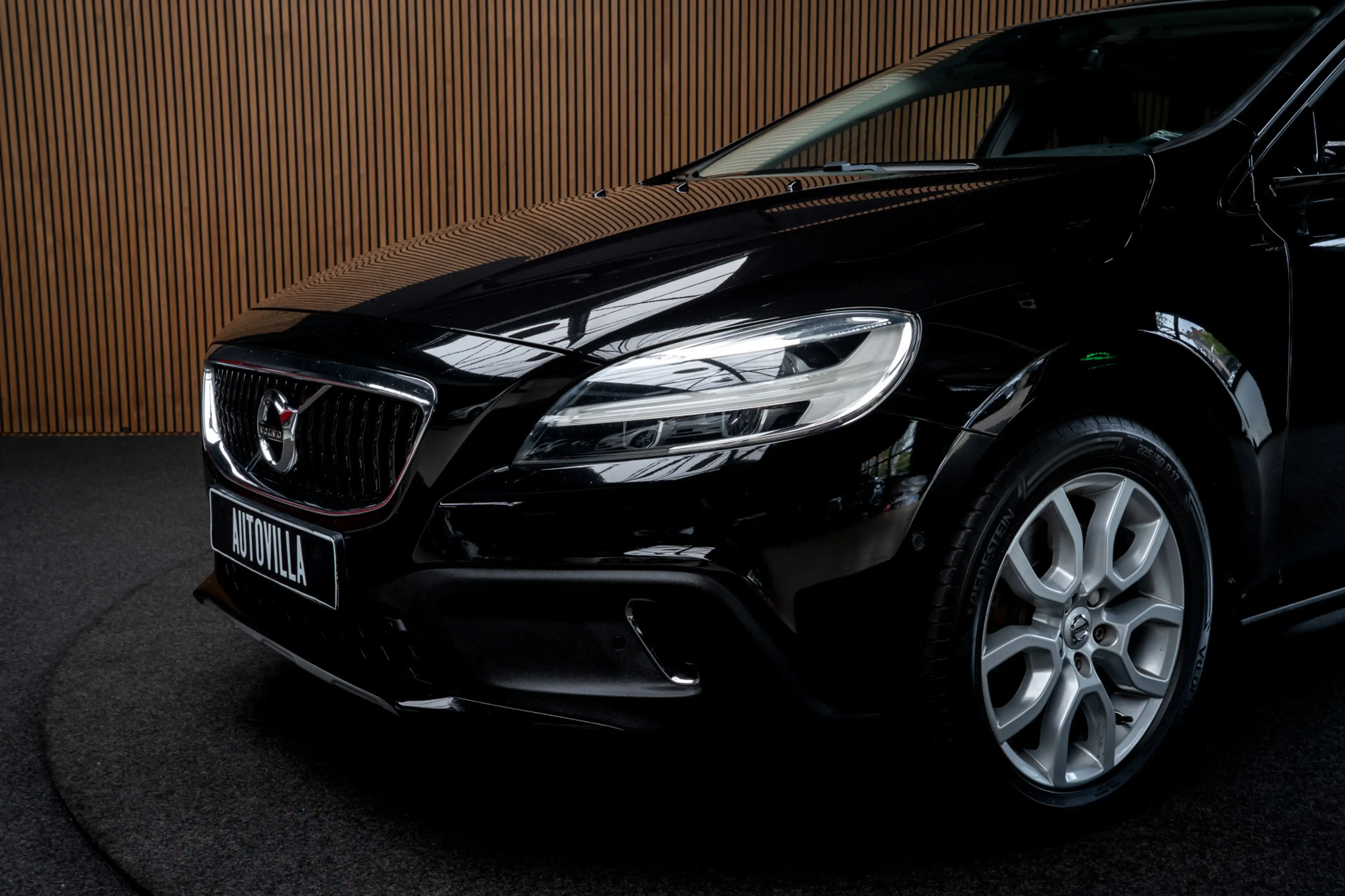 Volvo V40 Cross Country 1.5 T3 Polar+ Luxury Leer Panodak Harman K. Camera — photo 10