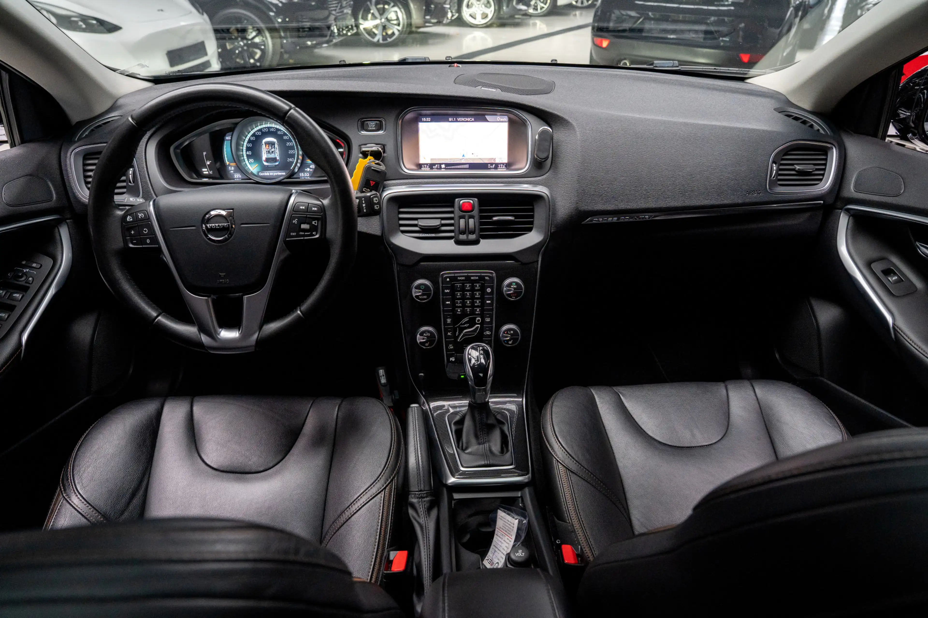 Volvo V40 Cross Country 1.5 T3 Polar+ Luxury Leer Panodak Harman K. Camera — photo 13