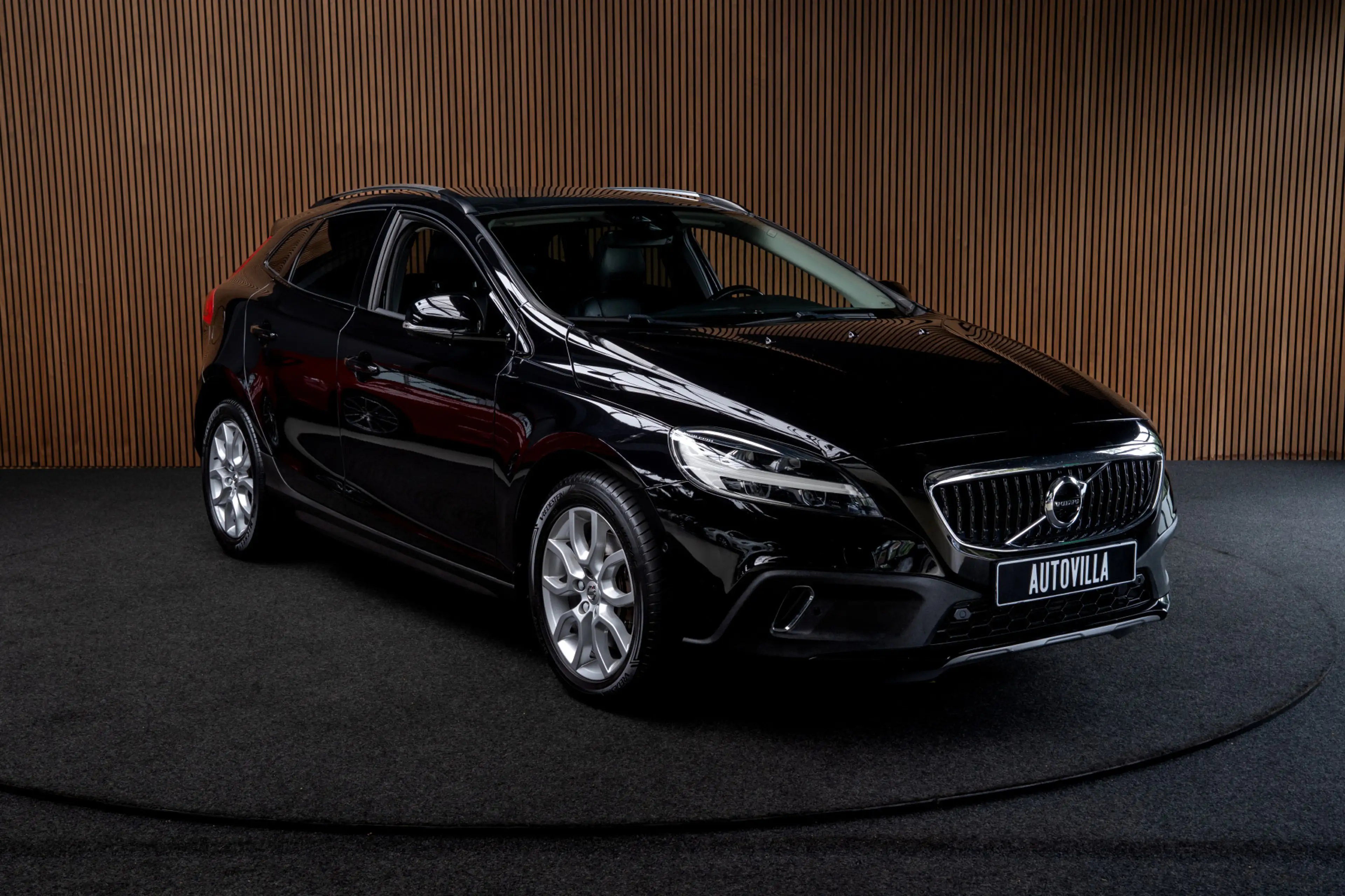 Volvo V40 Cross Country 1.5 T3 Polar+ Luxury Leer Panodak Harman K. Camera — photo 8