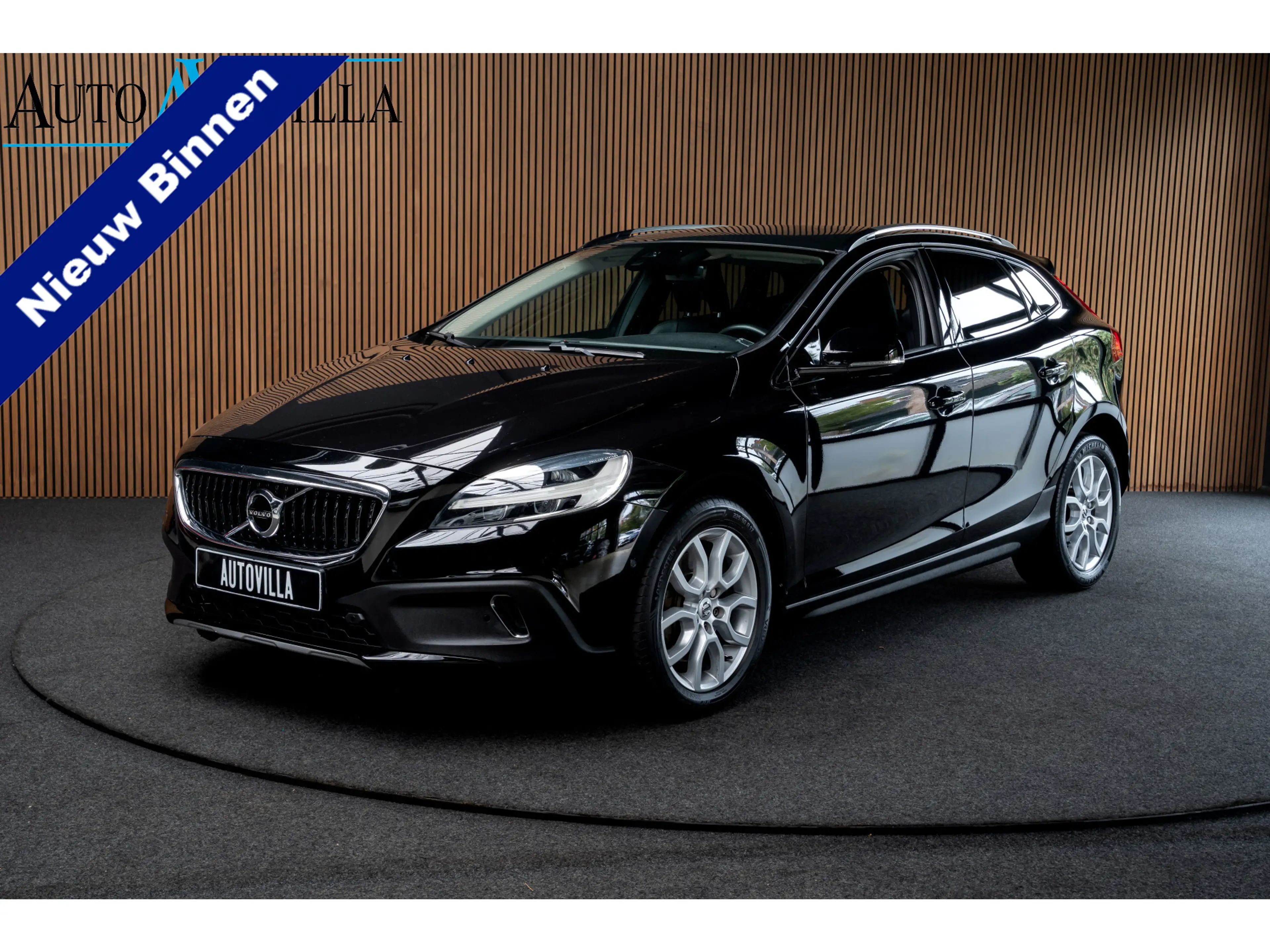 Volvo V40 Cross Country 1.5 T3 Polar+ Luxury Leer Panodak Harman K. Camera