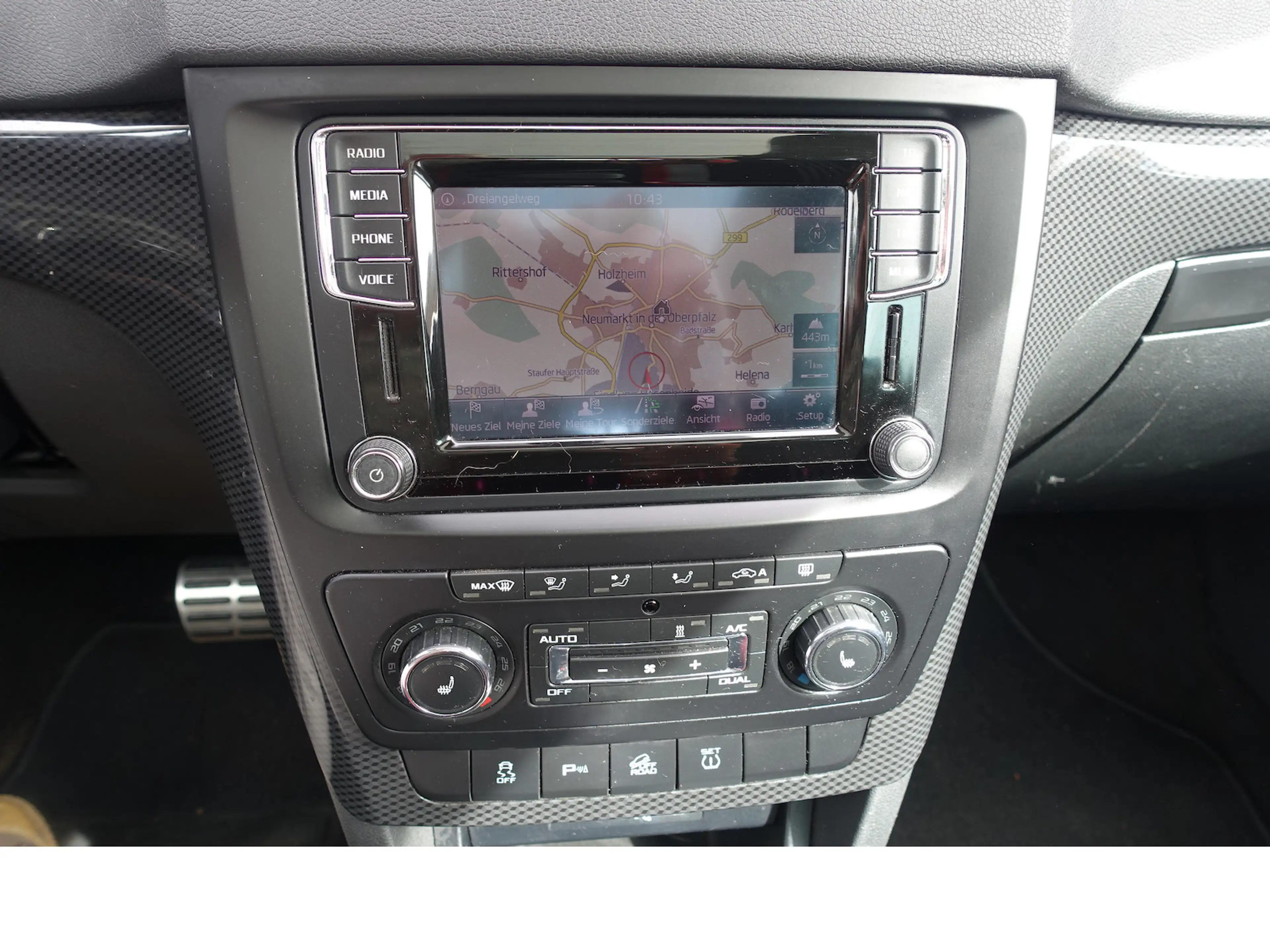 Skoda Yeti Monte Carlo 4x4 DSG Pano AHK Kamera Standh. — photo 13