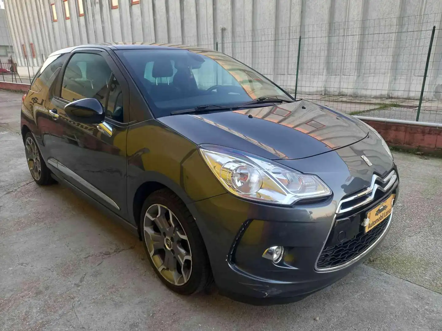 DS Automobiles DS 3 1.4 HDi 70 So Chic NEOPATENTATI Grigio - 2