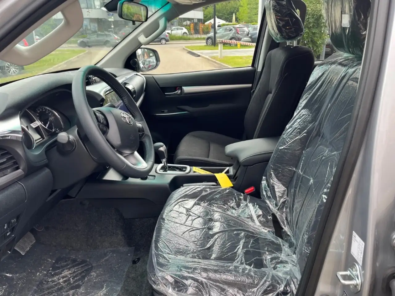 Toyota Hilux Double Cab Comfort 4x4 2.8 D-4D EU6d 12
