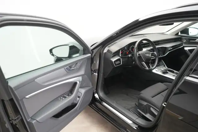 Audi A6 view 12