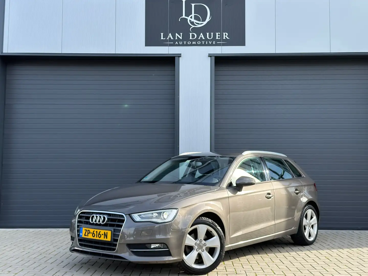Audi A3 Sportback 1.4 TFSI Ambition| Stoelver. / Xenon ACT Grijs - 1