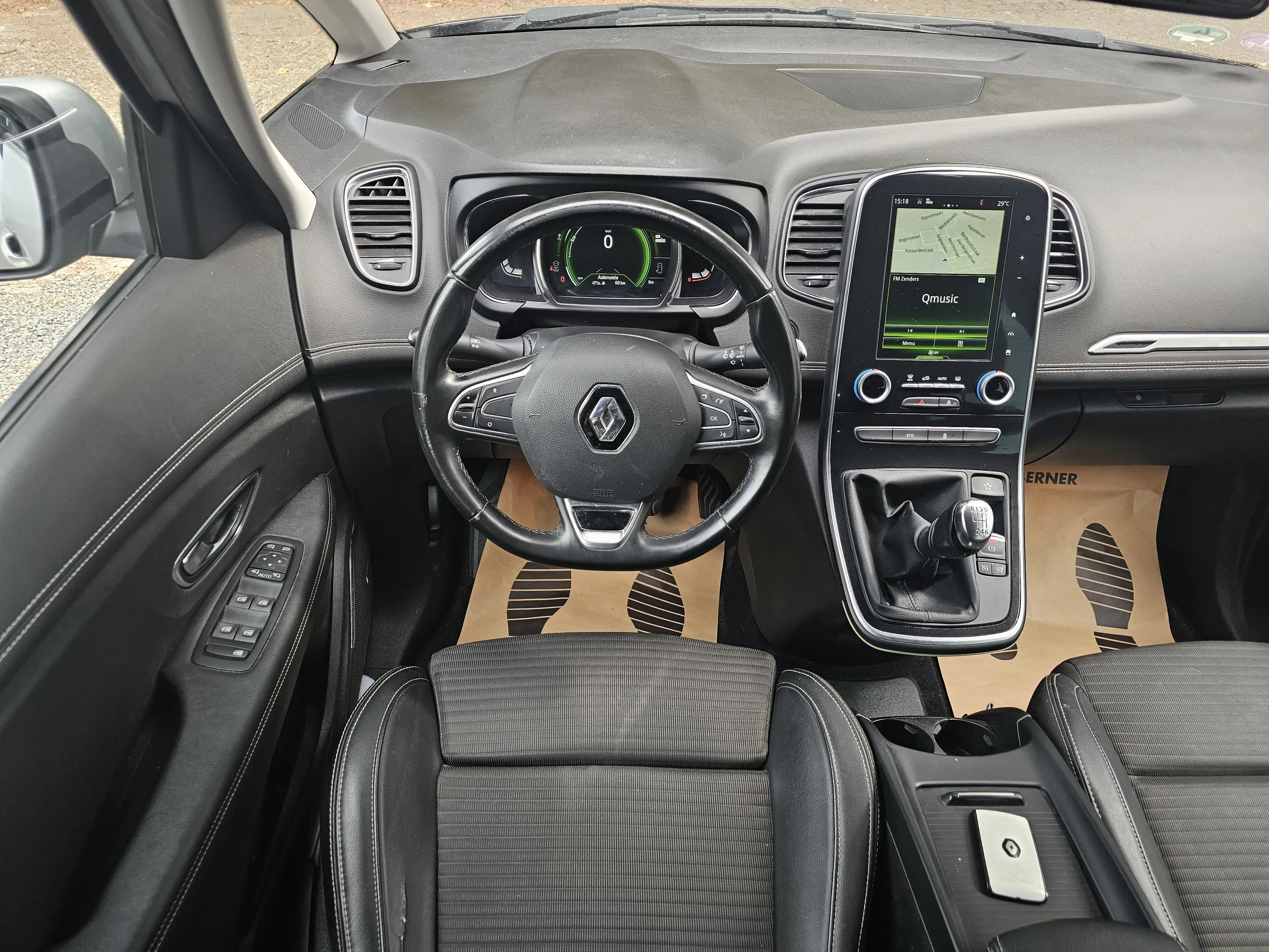 Renault Grand Scenic 1.2 TCe * Bose Edition * 7 PLACES * 1 MAIN * LED+CUIR+NAVI+...* — photo 6