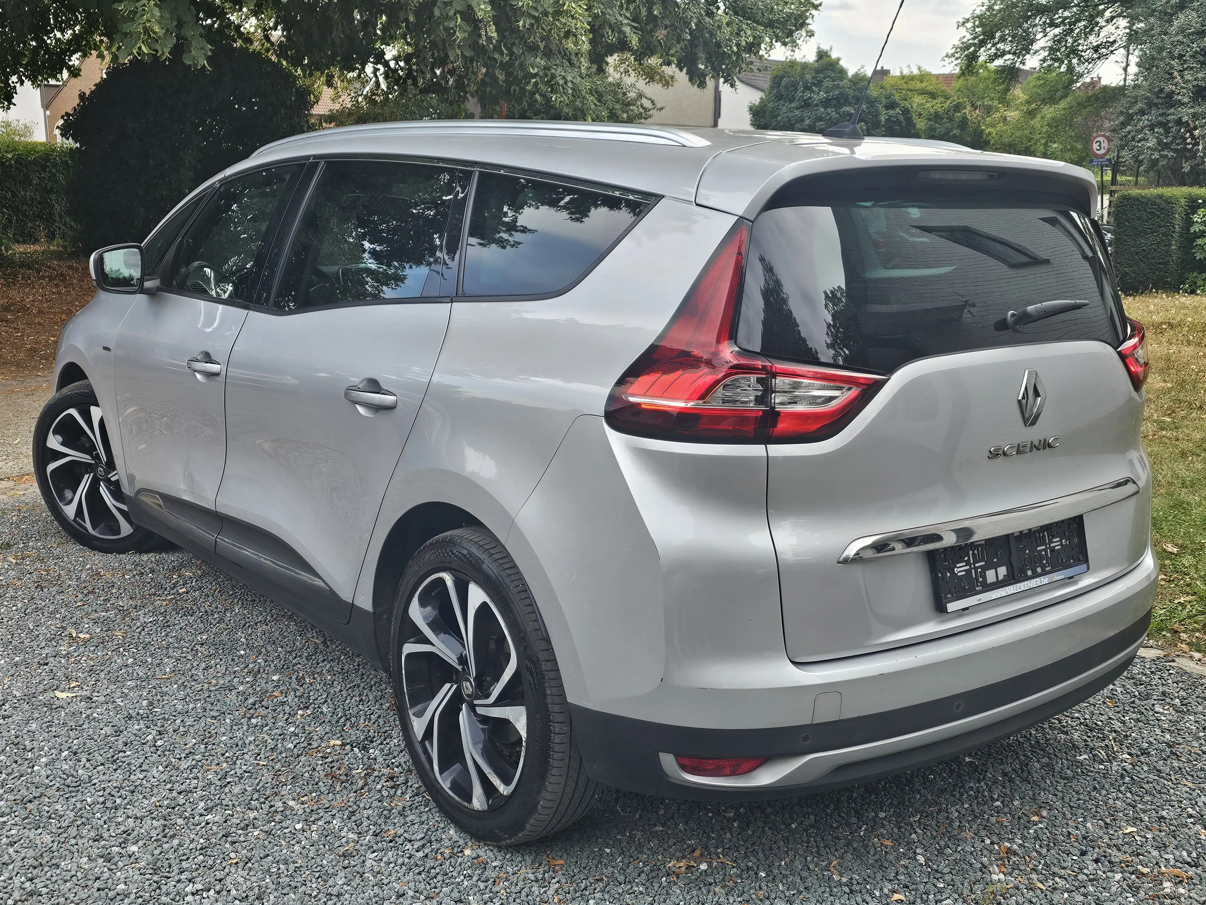 Renault Grand Scenic 1.2 TCe * Bose Edition * 7 PLACES * 1 MAIN * LED+CUIR+NAVI+...* — photo 2