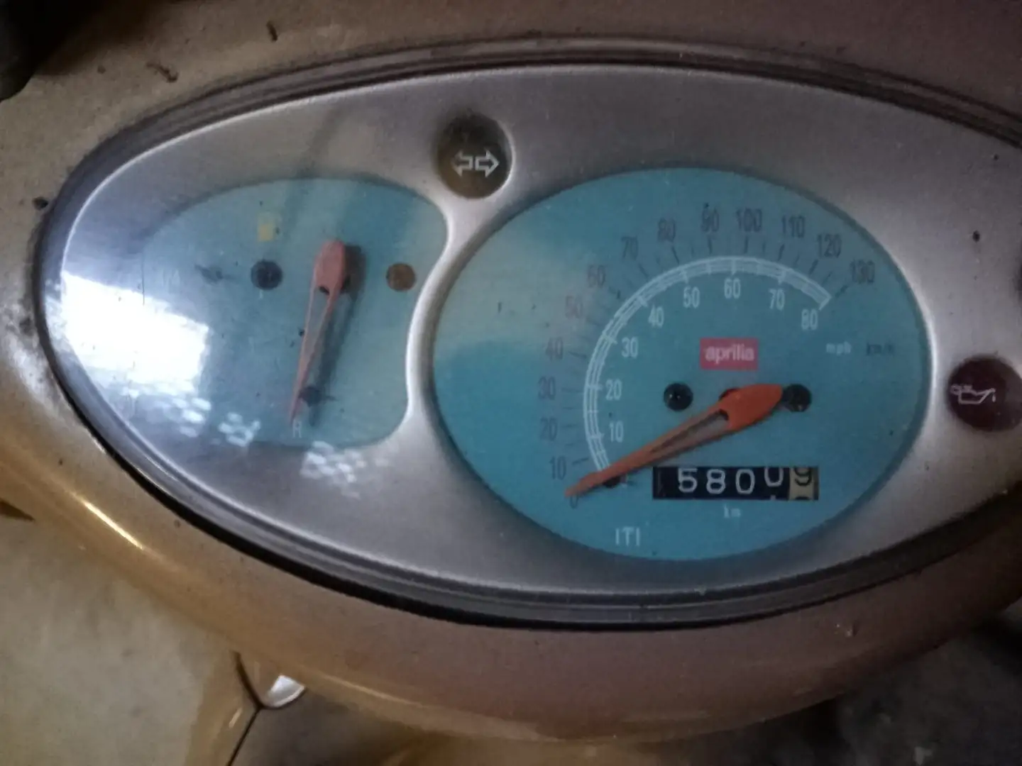 Aprilia Scarabeo 100 cc Argintiu - 2