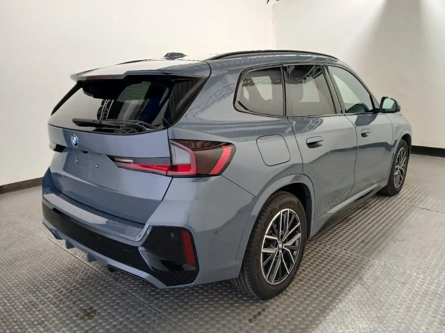 BMW X1 20d xDr.*M SPORT*AHK*HUD*ACC*360°* Grau - 2