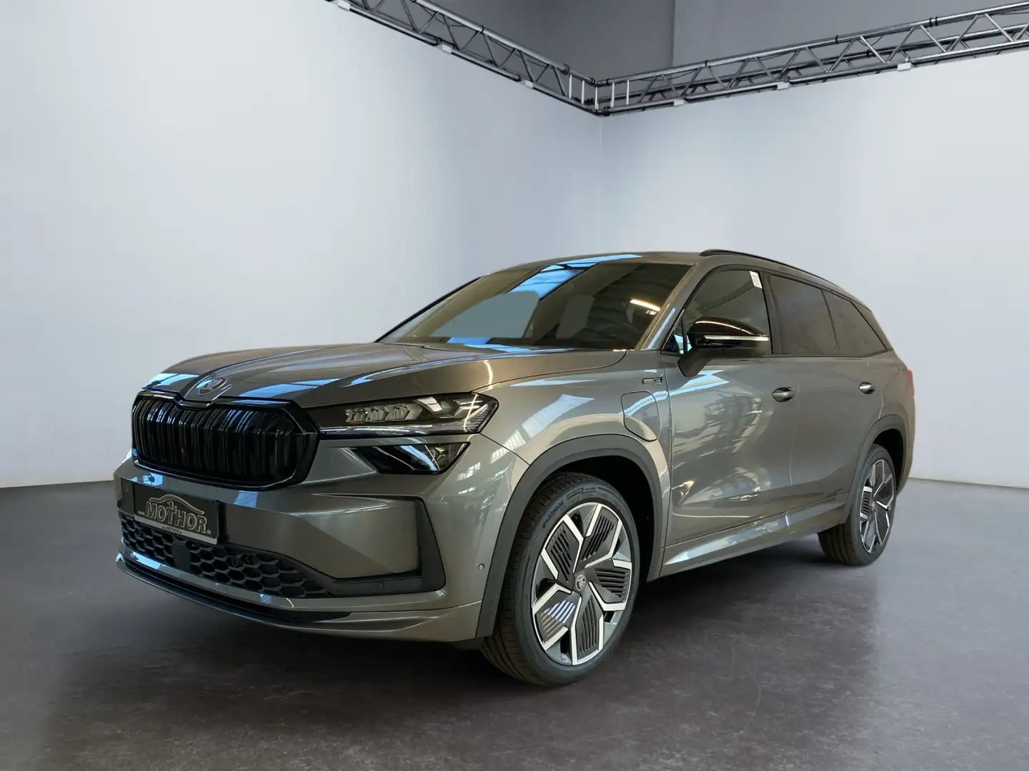 Skoda Kodiaq 1.5 TSI iV Sportline Trainiertes Parken Gris - 2