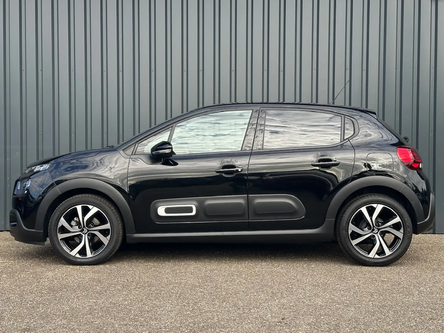 Citroen C3 1.2 PureTech 83pk Max | Stoelverwarming | Camera & Nero - 2
