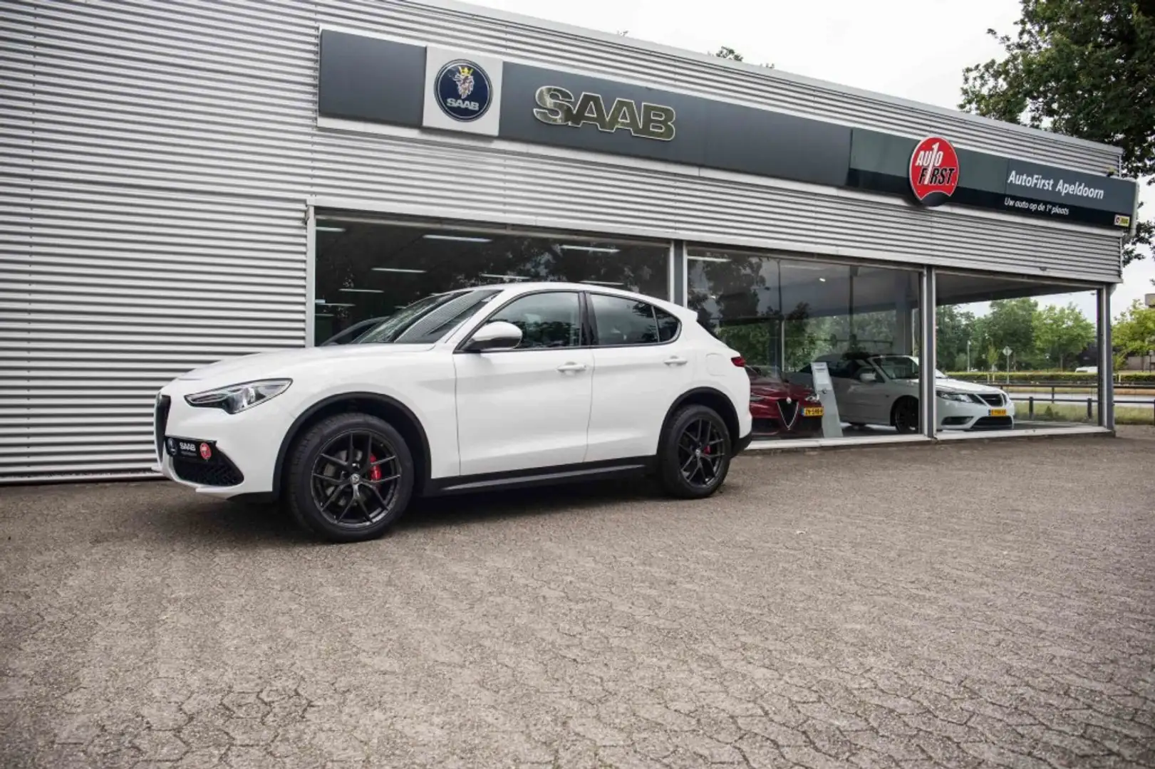 Alfa Romeo Stelvio 2.0 Turbo Super Q4 4 nieuwe banden Wit - 2