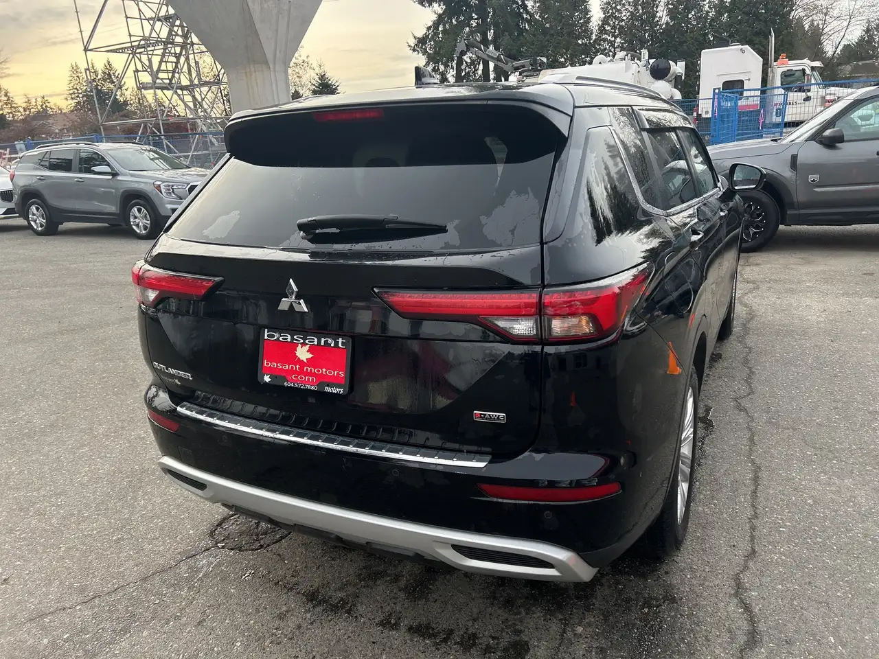 Mitsubishi Outlander снимка Mitsubishi Outlander