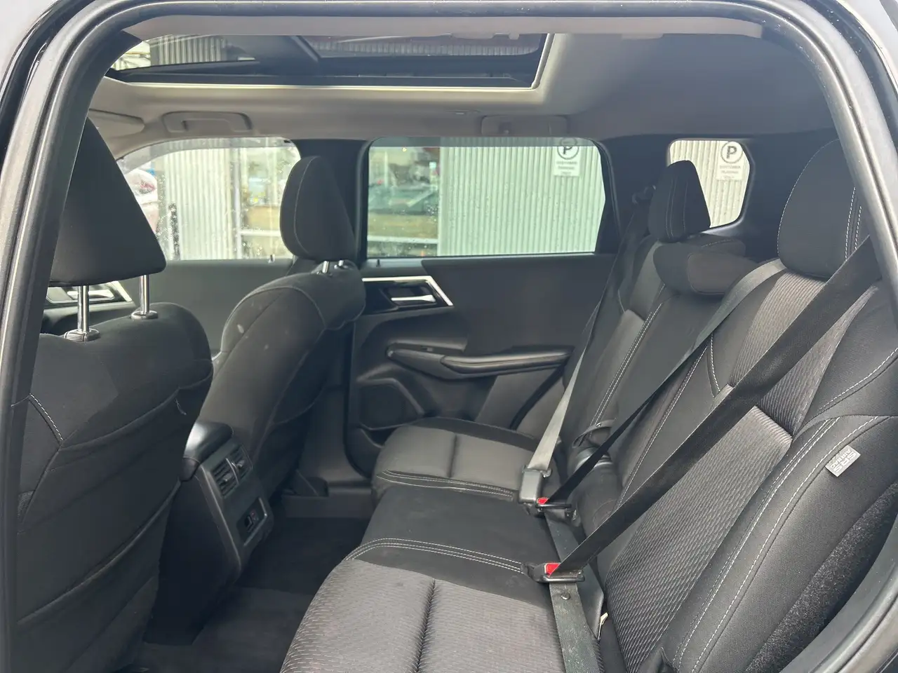 Mitsubishi Outlander снимка Mitsubishi Outlander