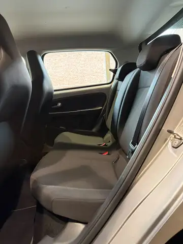Volkswagen up! view 13