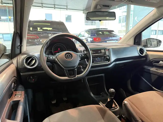 Volkswagen up! view 9
