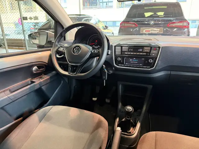 Volkswagen up! view 12