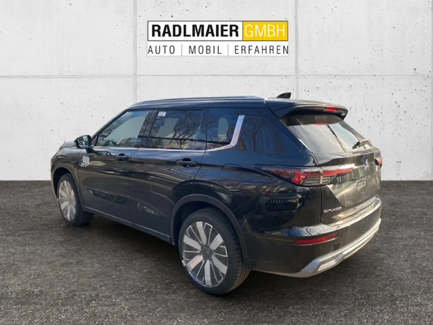 Mitsubishi Outlander Plug-in Hybrid TOP mit Luxury-Paket 2.4 Schwarz - 2