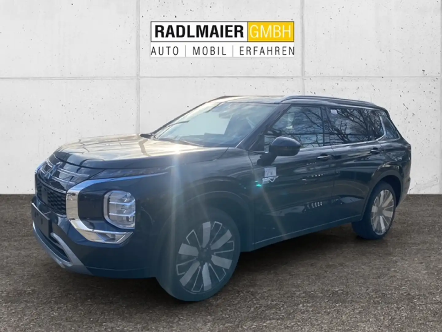 Mitsubishi Outlander Plug-in Hybrid TOP mit Luxury-Paket 2.4 Schwarz - 1