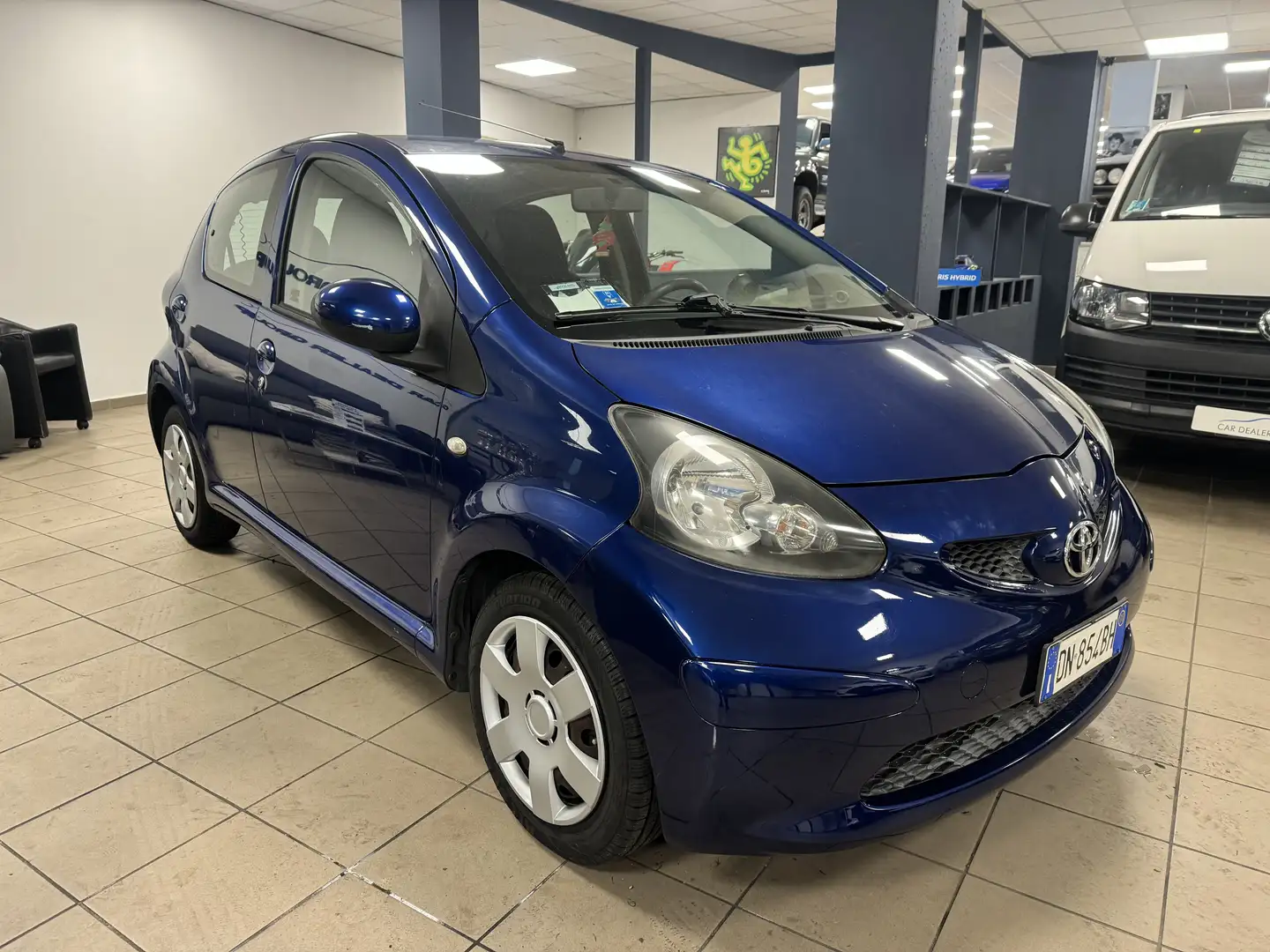 Toyota Aygo Aygo I 2005 5p 1.0 Sol m-mt Blau - 1