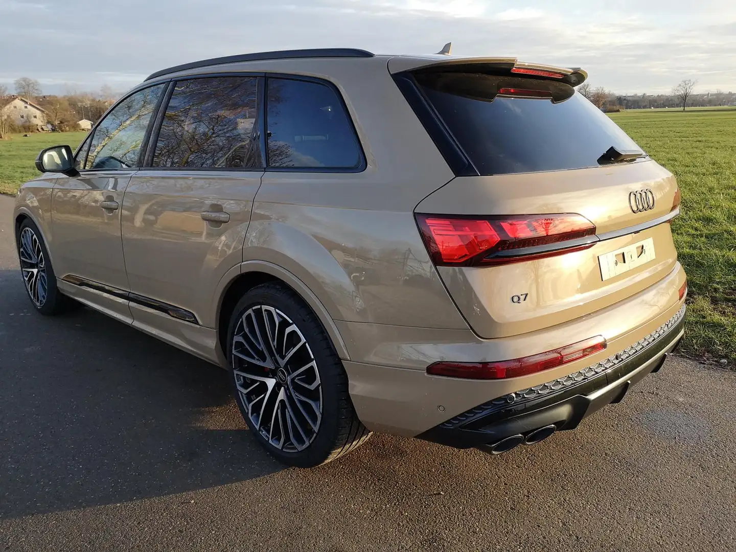Audi SQ7 4.0TFSI Quattro Facelift Voll Gold - 2