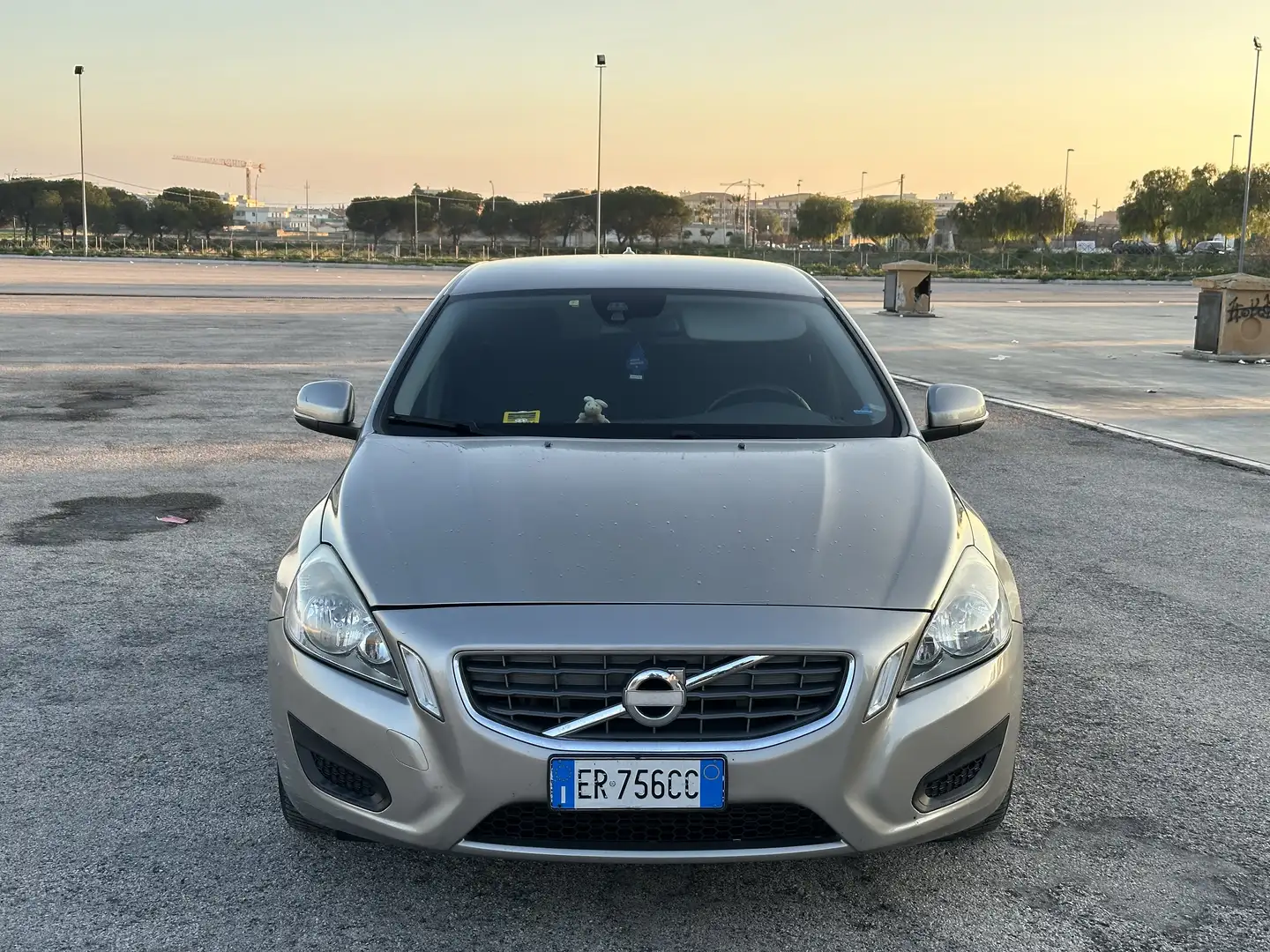 Volvo V60 1.6 d2 (drive) R-design - 2