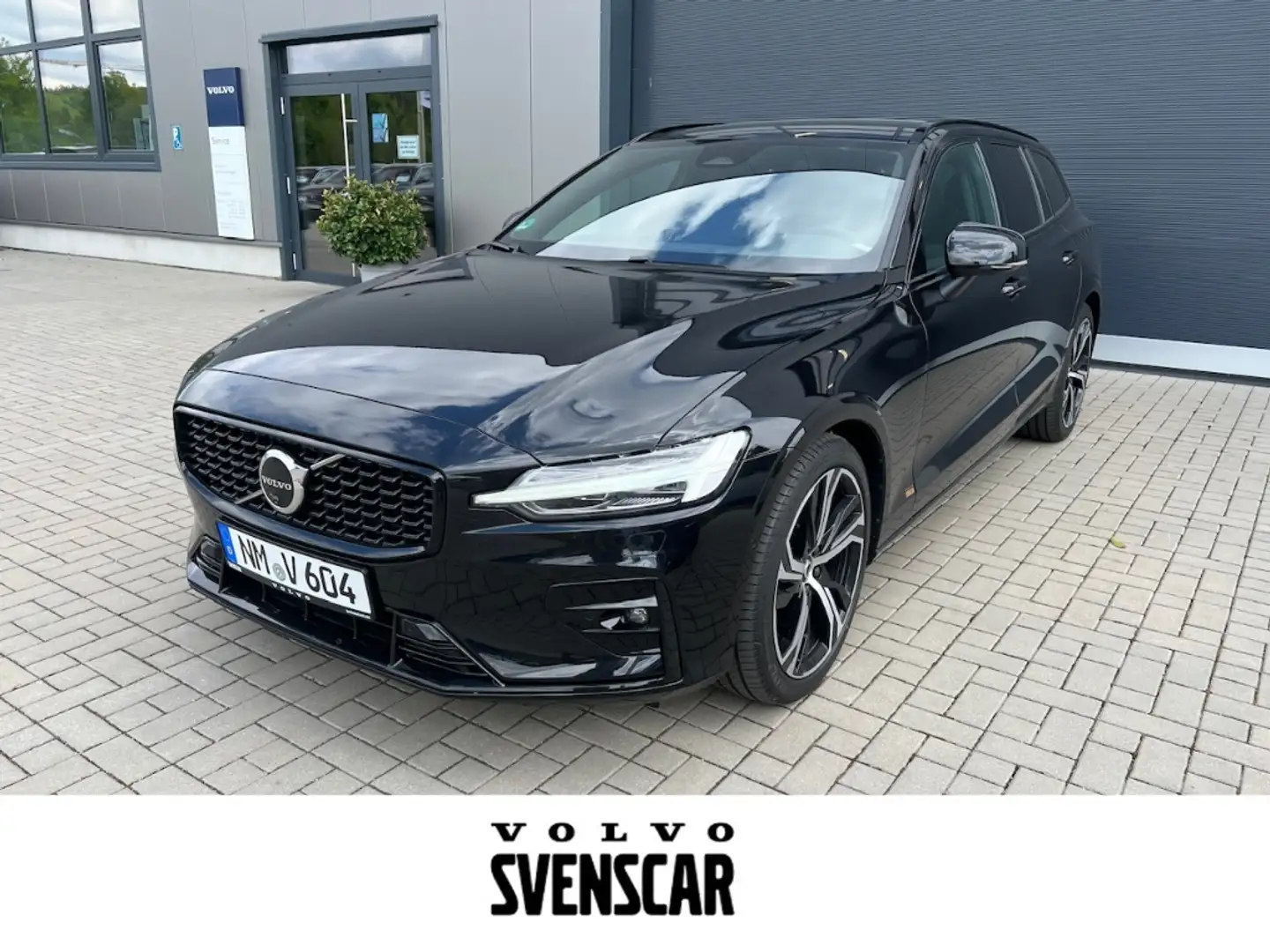 Volvo V60 Kombi B4 Plus Dark Benzin EU6d Leder HarmanKardon Schwarz - 1
