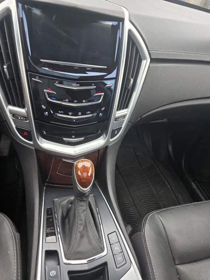 Cadillac SRX снимка Cadillac SRX