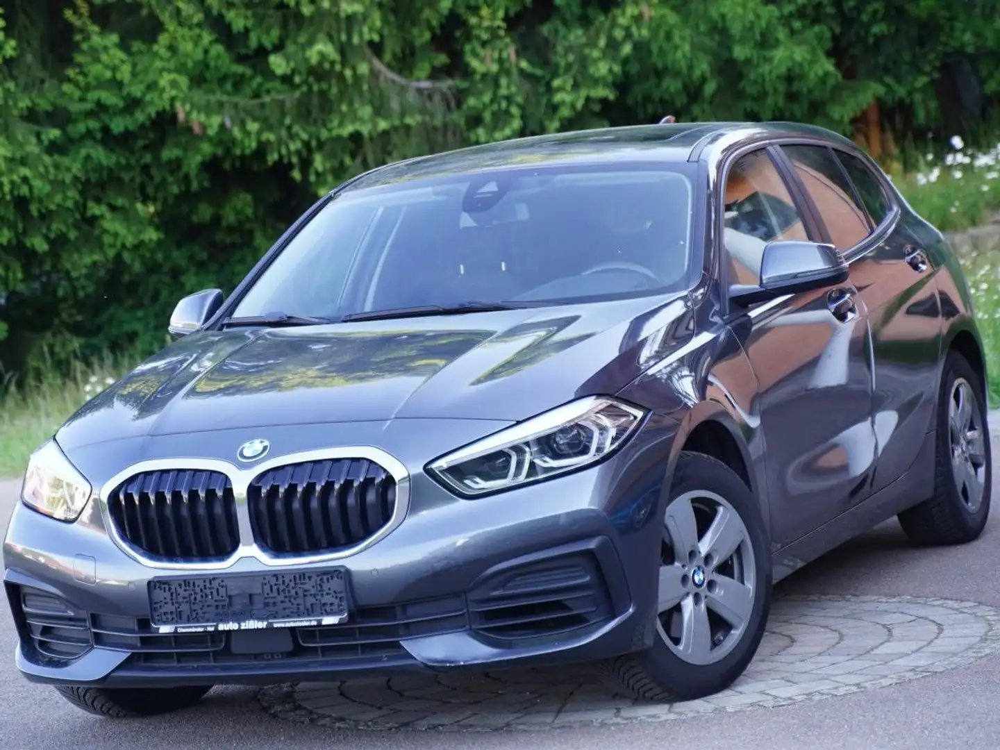 BMW 118 i Navi SHZ PDC PANO LED DAB aSp dunkle Scheiben Gris - 1