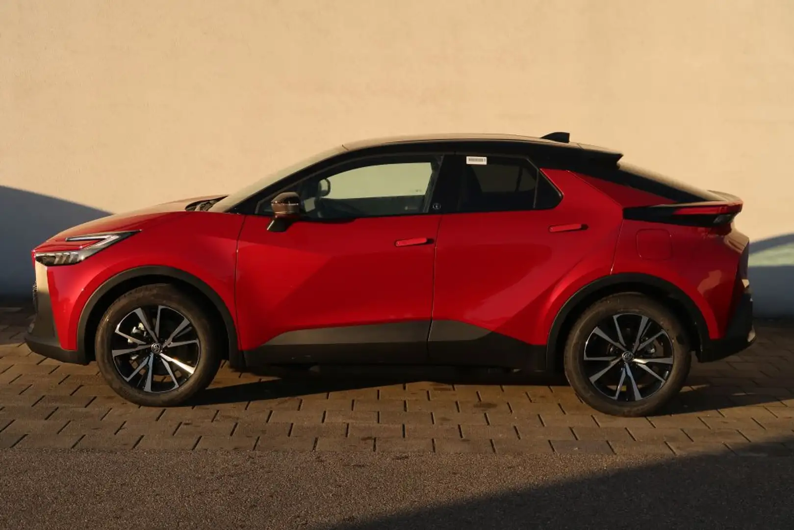 Toyota C-HR C-HR 2.0 Plug-in Red - 2