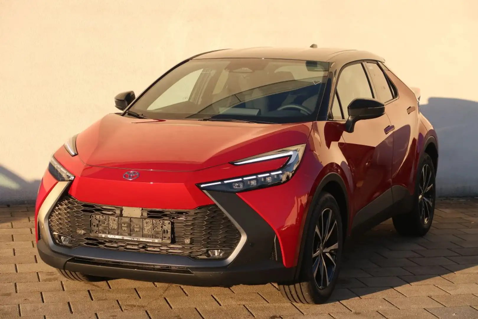 Toyota C-HR C-HR 2.0 Plug-in Red - 1