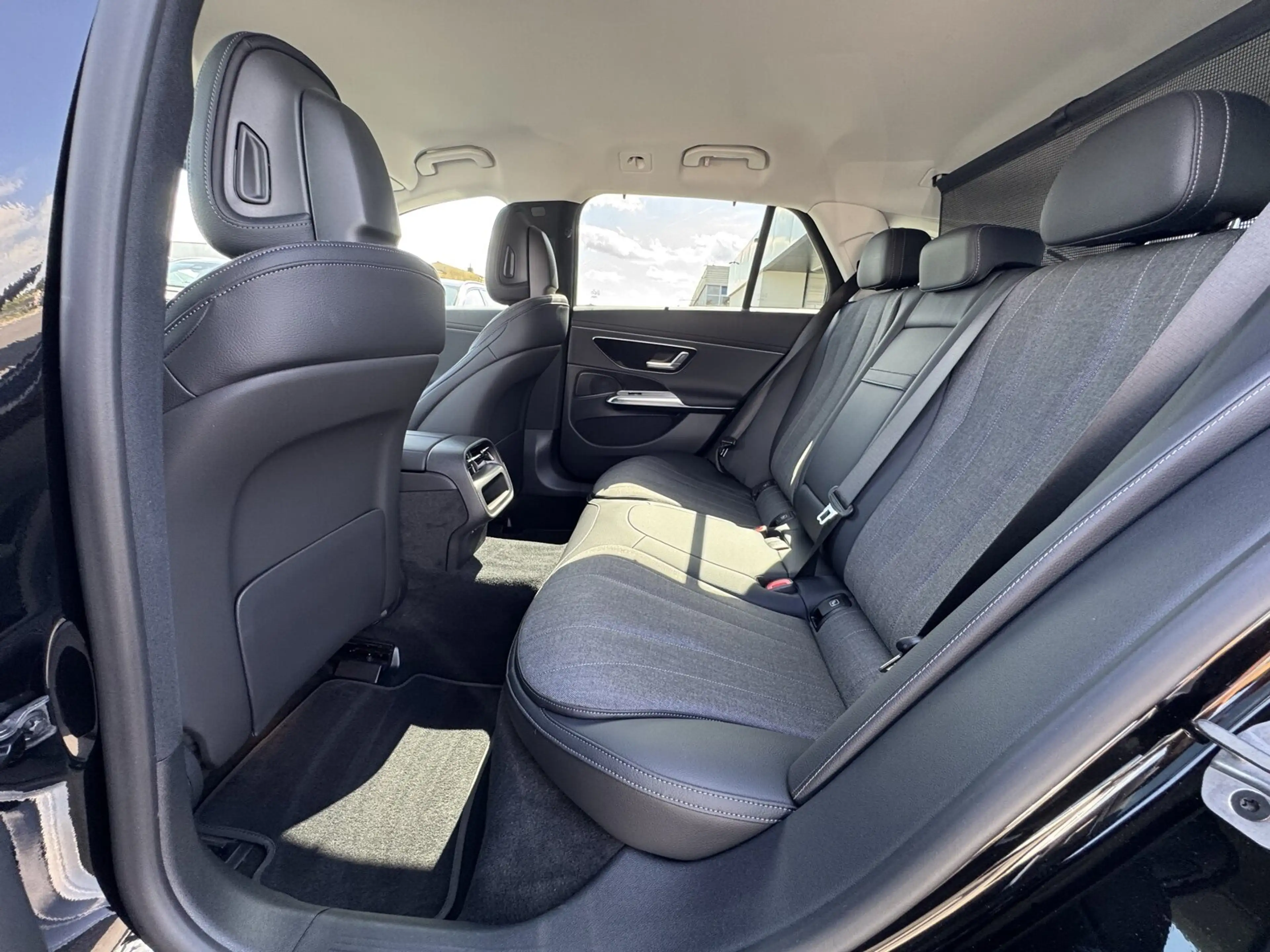 Mercedes-Benz E 200 E 200 T AVANTG. NAVI+AHK+DISTR+LED+KAMERA+ASSIST — photo 11