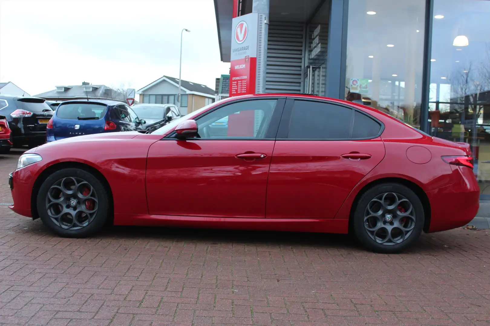 Alfa Romeo Giulia 2.0Turbo 200pk *Super* | Dealer-OH | Schuifdak | L Rojo - 2