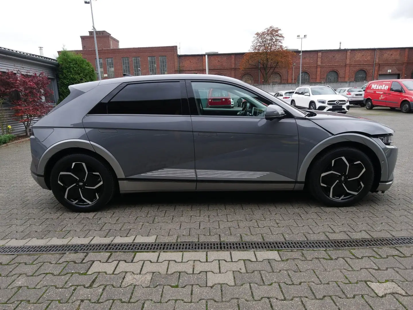 Hyundai IONIQ 5 Uniq Elektro Navi LED Head-up ACC Kamera Grau - 2