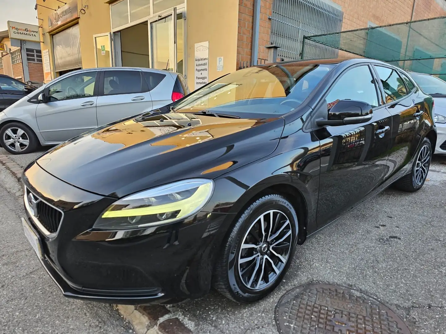 Volvo V40 2.0 D2 120cv Business Plus My19*Navi*Led*Pdc*Euro6 Noir - 2